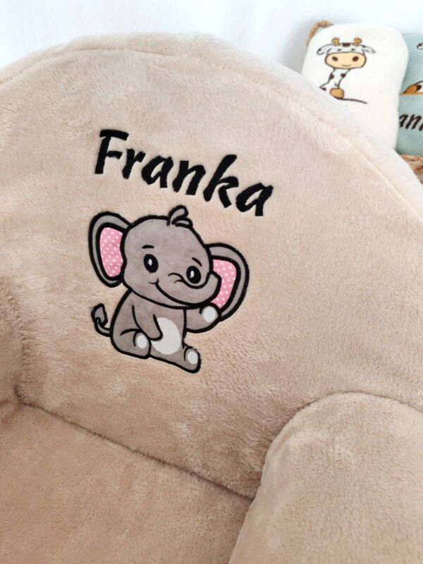 Embroidered name Franka on kids' armchair